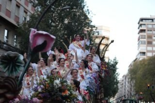 🌺✨ Imágenes del tercer día de Fiestas de Primavera (Parte II) ✨🌺

🌸Gran desfile del 175 aniversario del Bando de la Huerta 🌸

Un recorrido lleno de color, tradición y orgullo huertano que hizo vibrar las calles de Murcia, celebrando una fecha tan especial con trajes, música y alegría 🎶👑

#Murcia #FiestasDePrimavera #BandoDeLaHuerta #175Aniversario #Tradición @turismoregiondemurcia @reinadelahuerta_2026