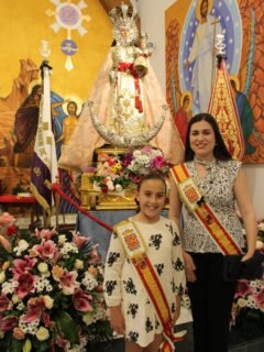 ✨ El pasado martes 11 de mayo, nuestras Reinas Ángela Muñoz Briones y Leonor Antón Pons, acompañadas por sus damas de honor Patricia, Aitana Noguera Pujante, Marta Pérez Martínez y Ainara Ortín García, asistieron a la misa de despedida de la Virgen de la Fuensanta 🌸🙏

📍 La celebración tuvo lugar en el barrio de Santiago y Zaraíche, seguida de la tradicional romería para su entrega al pueblo de Cabezo de Torres.

Una jornada llena de emoción, fe y tradición murciana ❤️✨

#VirgenDeLaFuensanta #Murcia #ReinasDeLaHuerta #TradicionesMurcianas #Romería