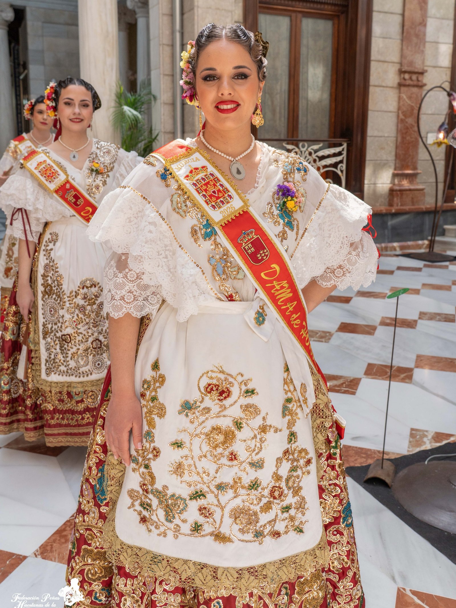 Hoy celebra su cumpleaños Marta Pérez Martínez, Dama de Honor de la Reina de la Huerta de Murcia 2026. ¡Muchas felicidades, Marta !  Esperamos que pases un día de cumpleaños maravilloso. 🥳🎉🎂🎁💐🌼