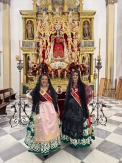 ✨ El pasado 11 de octubre, nuestras damas de honor Andrea Aragón Ayala y Lucía Varcárcel de Pedro, representantes de la Corte de la Reina de la Huerta 2025, participaron con gran devoción en la misa y procesión en honor a la Virgen del Rosario en Murcia. 💐