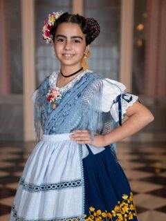 Hoy celebra su cumpleaños Lucía Rocamora Alarcón, Dama de Honor de la Reina Infantil de la Huerta de Murcia 2025. ¡Muchas felicidades, Lucía! Esperamos que hayas pasado un día de cumpleaños maravilloso. 🥳🎉🎂🎁💐🌼😘
