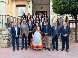 🌾💚 Nuestra Reina de la Huerta, Ángela Muñoz Briones, junto a su Corte de Honor y miembros de la Junta Directiva, participaron el pasado domingo en la tradicional Romería de la Virgen de la Huerta. 🙏✨

La comitiva acompañó a la imagen de la Virgen en su recorrido desde su ermita hasta la iglesia de Los Ramos, viviendo una jornada cargada de fe, tradición, devoción y sentimiento huertano. 🌸🌿

Una celebración que mantiene vivas nuestras raíces y pone en valor el legado cultural y religioso de nuestra huerta murciana. 💐💚

#VirgenDeLaHuerta #Romeria #LosRamos