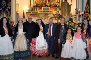 📍 Ayer se celebró la misa y procesión en honor a San Fulgencio en la Ermita de San Antón, donde acudió Alejandra Belmonte Chekh, Reina de la Huerta Infantil 2025, acompañada por su corte de damas de honor. 👑❤️