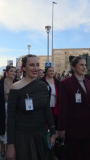 Las candidatas emprenden su viaje a Valencia para vivir su convivencia, un fin de semana lleno de ilusión, compañerismo y amor por nuestras tradiciones 👑🌸

Regresarán con la maleta cargada de recuerdos y emociones… y cada vez más cerca de conocer a nuestra Reina de la Huerta 2026 y sus 14 Damas de Honor. 💖🍋