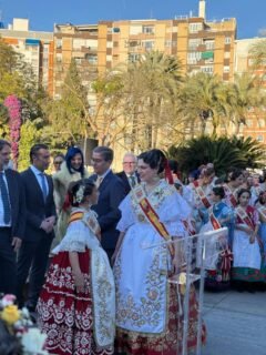 🌺✨ Imágenes del primer día de Fiestas de Primavera ✨🌺

Nuestras Reinas 👑 Ángela Muñoz Briones y Leonor Antón Pons, acompañadas por sus cortes 💐, han asistido a los diferentes actos programados en el día de hoy, dando comienzo a la semana más bonita del año!!💃🌼

¡Que empiece la magia! 🎉🌷

#FiestasDePrimavera #Tradición #Reinasdelahuerta#Primavera #murciaquehermosaeres @turismoregiondemurcia @reinadelahuerta_2026