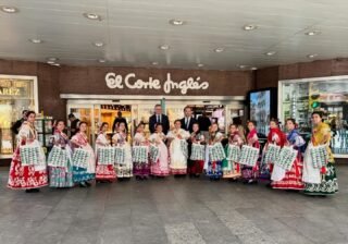 🌺✨ Imágenes del cuarto día de Fiestas de Primavera Parte II✨🌺

Turno de nuestra Reina Infantil, Leonor Antón Pons, junto a su Corte de Honor, que en la mañana de hoy ha disfrutado de un desayuno ofrecido por El Corte Inglés @elcorteingles 🥐👑

Posteriormente, realizaron una visita al Real Casino de Murcia y finalizaron la jornada con una comida en la Peña “El Mortero”, compartiendo momentos de convivencia y tradición 🍽️🎶

 #FiestasDePrimavera #ReinaInfantil #Tradición #PeñasHuertanas @realcasinomurcia @turismoregiondemurcia @culturademurcia @turismodemurcia