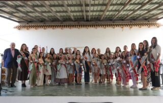 🌿💛 Hoy hemos vivido un precioso día de convivencia en la Federación de Peñas Huertanas de la Región de Murcia 🥖🍋

Risas, tradición, encuentros y ese ambiente único que nos une como huertanos ❤️🌸 Un día para compartir, disfrutar y seguir manteniendo vivas nuestras raíces 🌱💃

💃✨ Además, hemos disfrutado del baile del grupo infantil de la Peña La Menta, llenando el día de alegría, arte y mucho talento 👏🌼

¡Momentos que hacen aún más grande nuestra primavera murciana! ☀️✨
#BandoDeLaHuerta #PrimaveraMurciana #Murcia #PeñasHuertanas #Orgullohuertano