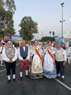 🎭 Anoche tuvimos el placer de asistir al Festival de la Peña Huertana La Almazara, con el que se puso el broche final a su Semana Cultural.

En representación de la Federación de Peñas Huertanas de la Región de Murcia asistieron las Damas de Honor Míriam González Riquelme y María Pérez Illán, compartiendo una velada llena de tradición, cultura y convivencia.

Nuestra enhorabuena a la Peña Huertana La Almazara por la magnífica organización de esta Semana Cultural y por seguir manteniendo vivas nuestras costumbres y raíces.

#PeñaLaAlmazara #SemanaCultural #FestivalHuertano #ReinaDeLaHuerta #CorteDeHonor