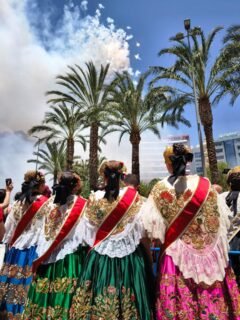 Murcia brilla en las Hogueras de San Juan de Alicante ✨

​Nuestra Reina de la Huerta y sus Damas de Honor visitaron Alicante para disfrutar del arte, el fuego y la tradición de las Hogueras de Alicante. Una experiencia inolvidable que une aún más a nuestras tierras 🌸❤️

👉🏻 ​¡Desliza para ver todas las fotos hasta la 'cremà'! 🔥

​#Hogueras #ReinaDeLaHuerta #Murcia #Alicante #HoguerasDeSanJuan